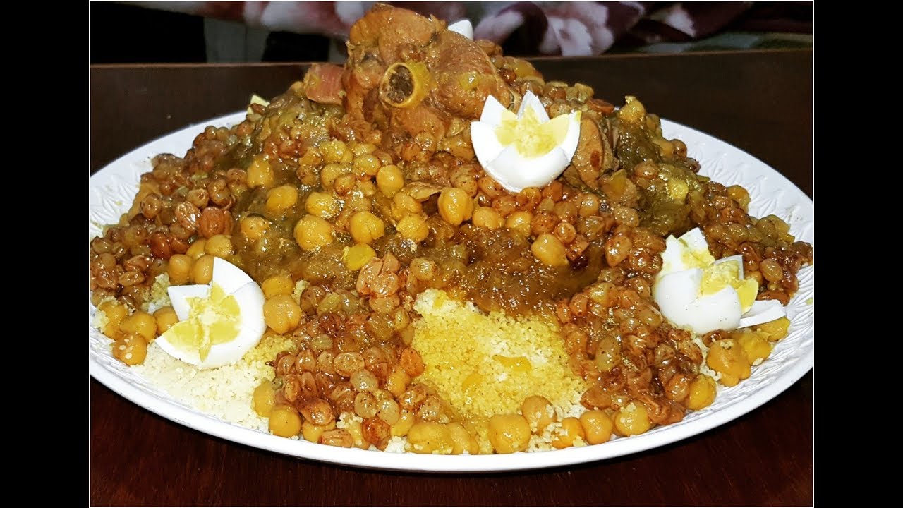 الكسكس بالتفاية(بالبصلة والزبيب والحمص) لذيذ جدا اااا😍😋😋