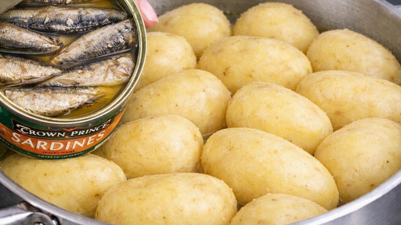 Ein einfaches Rezept zum Kochen von Sardinen und Kartoffeln! So lecker, dass ich es jeden Tag koche!
