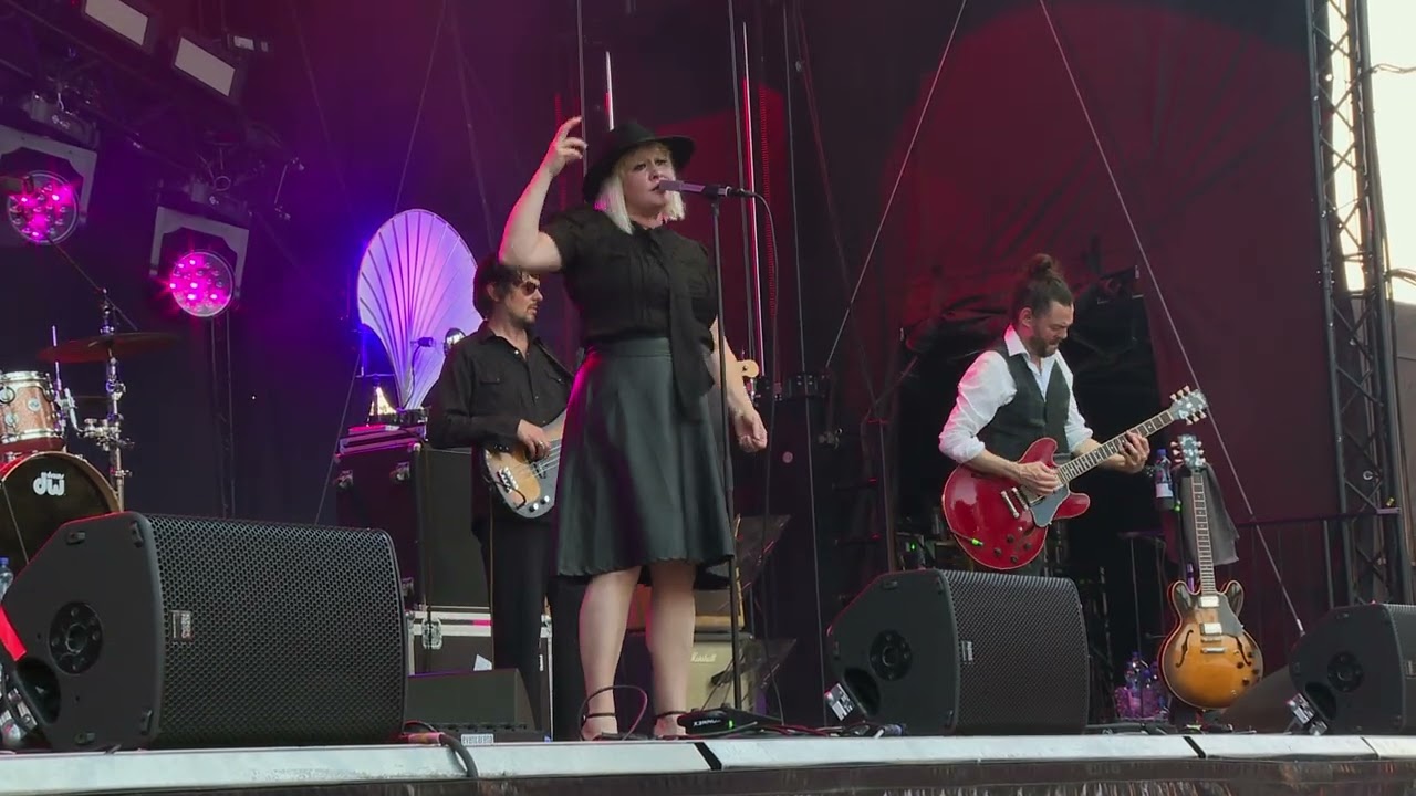 Nicole Bernegger am Jubiläumsfest in Birsfelden - Footage von Herbert Blaser für Birsstadt-TV
