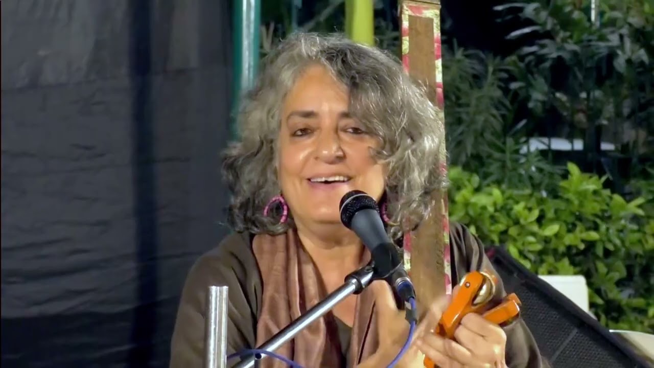 Vasundhrani Vani, Shabnam Virmani singing 'Hun To AA Chali' a Kabir vani at Basant Bahar Gymkhana ,