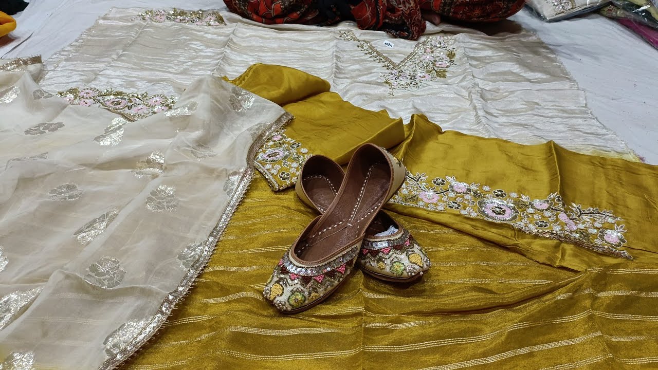 करवा चौथ विशेष डिजाइनर सूट डिजाइनर जूती💥💥🤗🙏8307876703(21.8.23