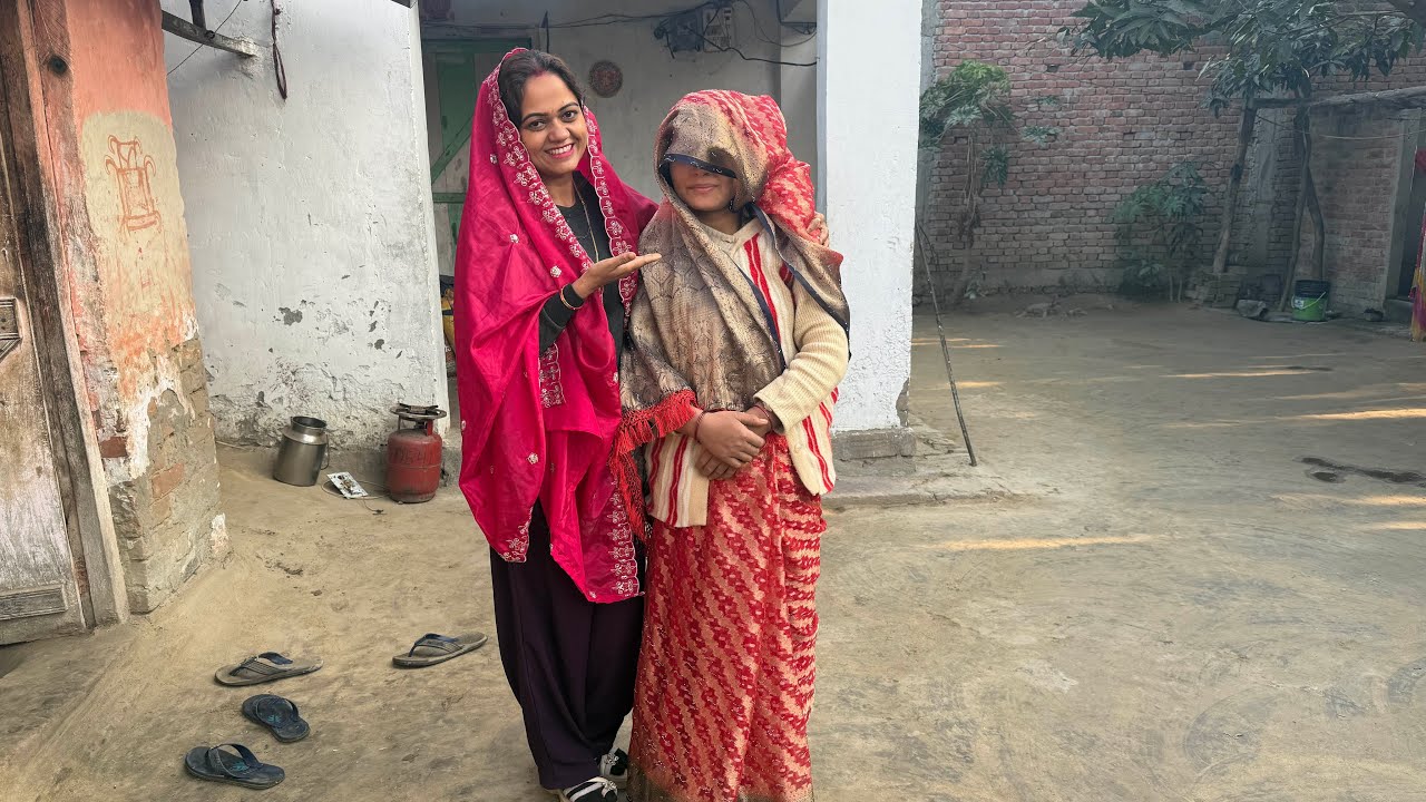 New Dulhan aai hai hamare gaon ke ghar me | Bindass Kavya Village video