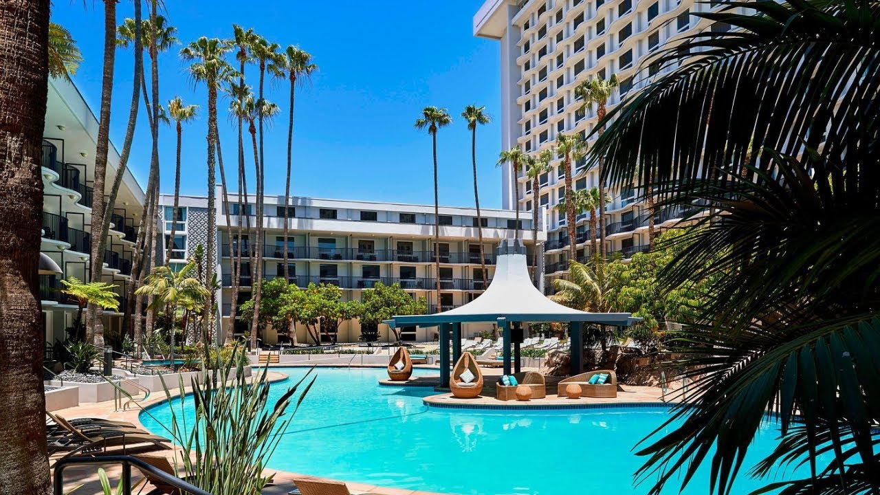 MARRIOTT LAX | Best Big Brand Hotel at LAX Airport (Full Tour)