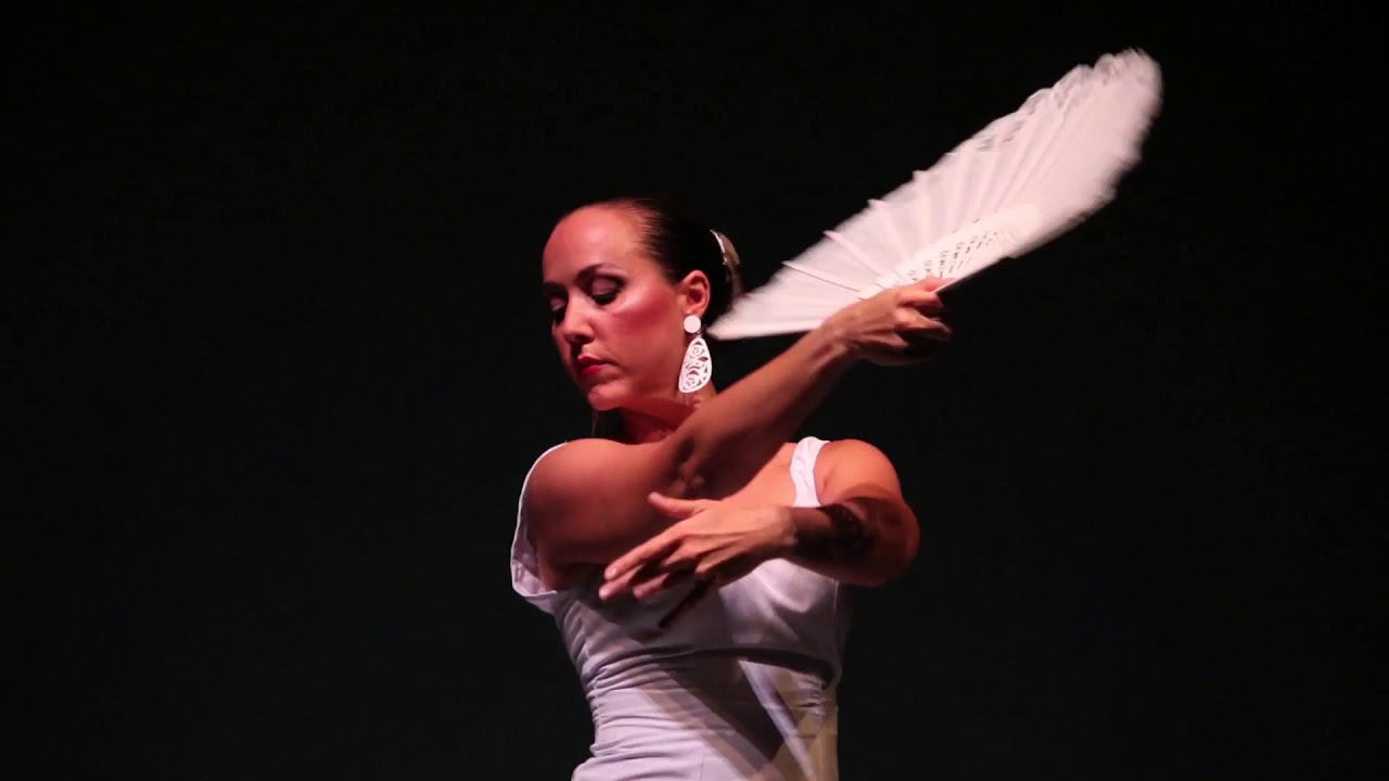 Erika Lopez dances Recuerdos de la Alhambra by Francisco Tárrega