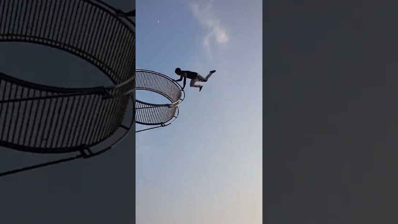 The acrobat started the performance with his bare hands and no protection, so cool!