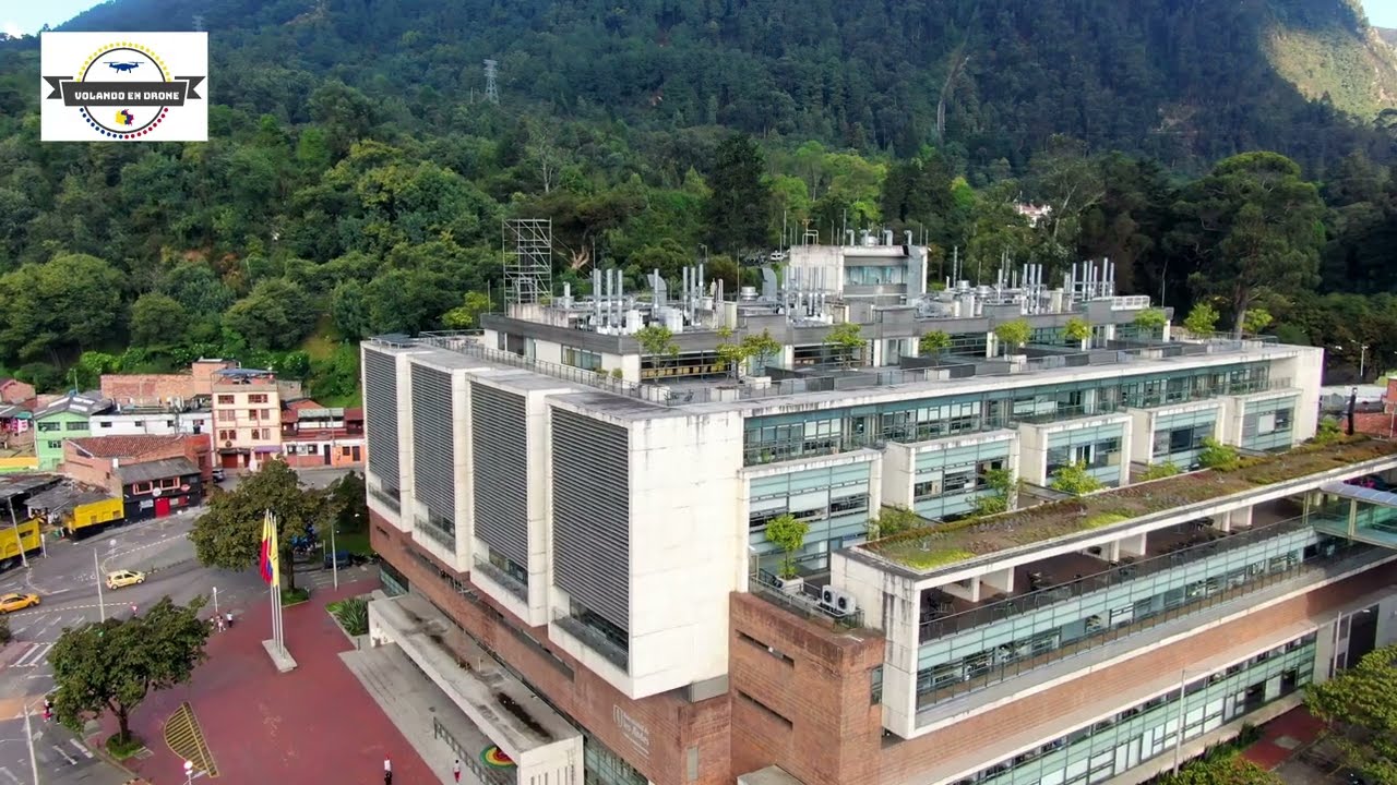 VOLANDO EN DRONE 4K - UNIVERSIDAD DE LOS ANDES