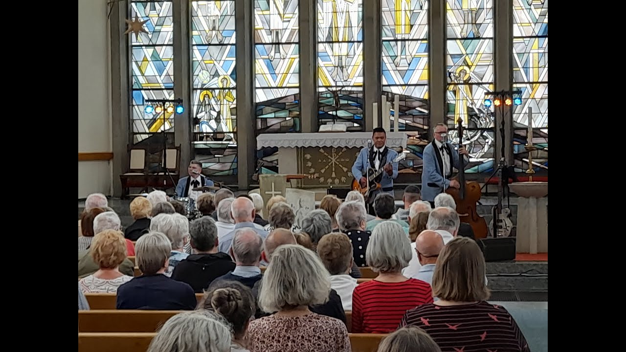 Die Alten Rocken  die Kirchenbank bis sie bricht!