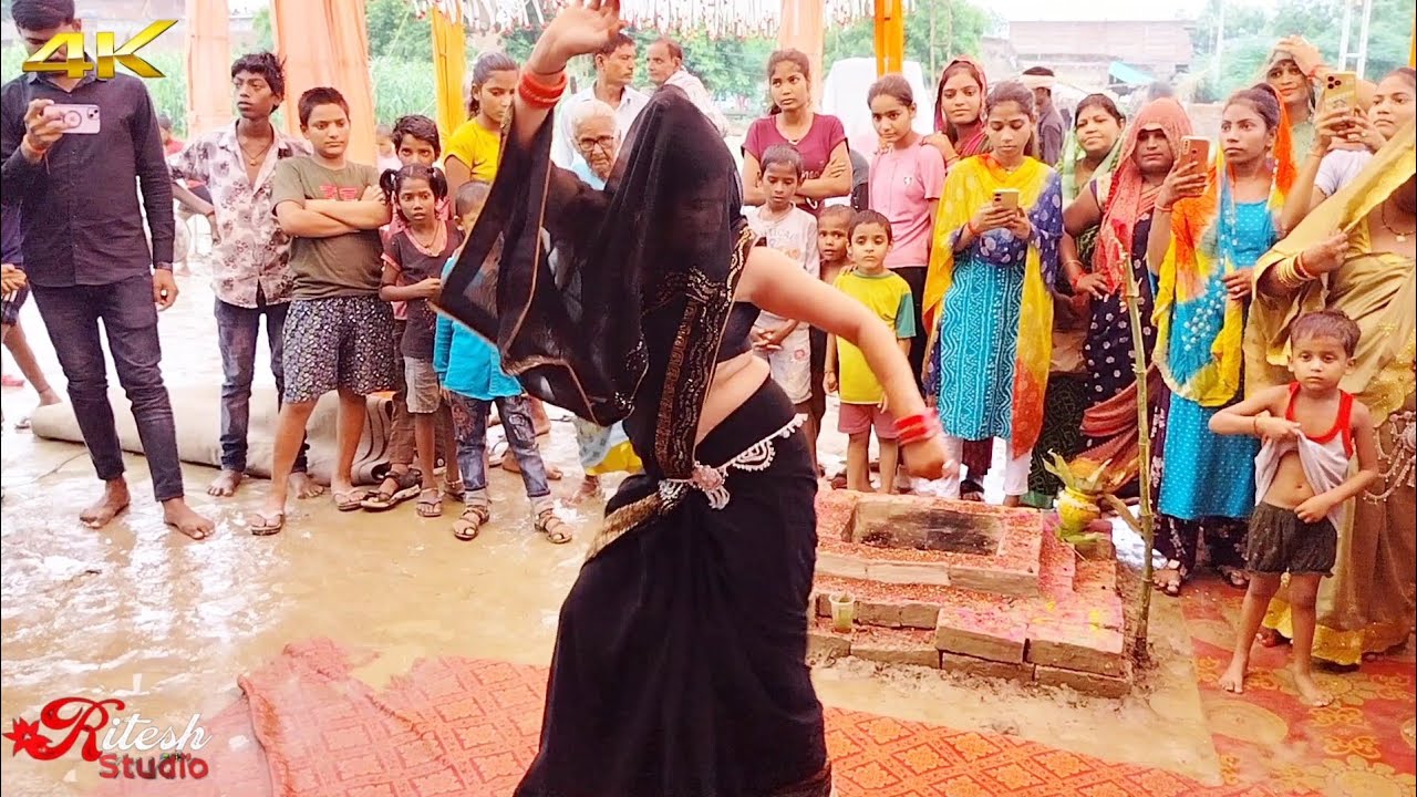 भारी बारिश मे भीग कर भी भाभी ने मचाया तहलका💃🏻सुन बंशी की तान बहन #lokgeet #dehatinachgeet #dance