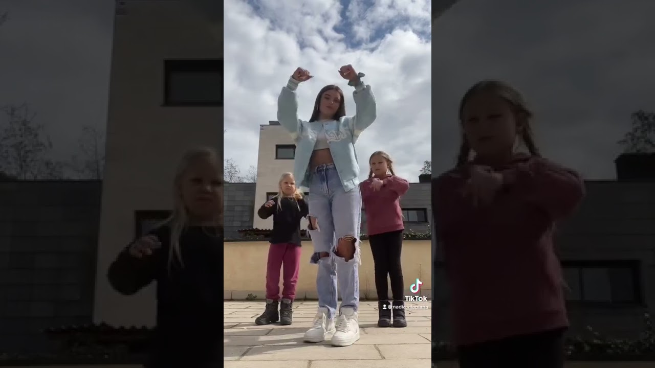 Nadia baila con las primitas de Arta 😍