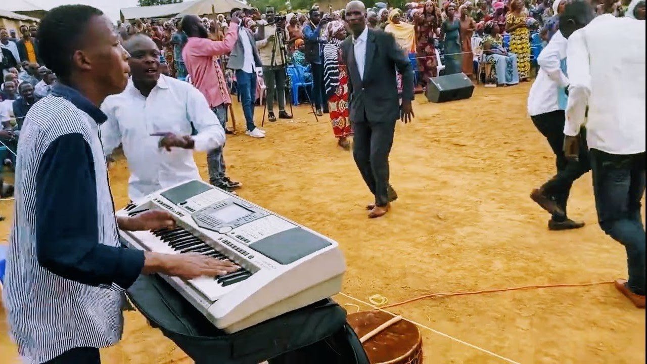 PIANIST COFI#UMUKUNGA