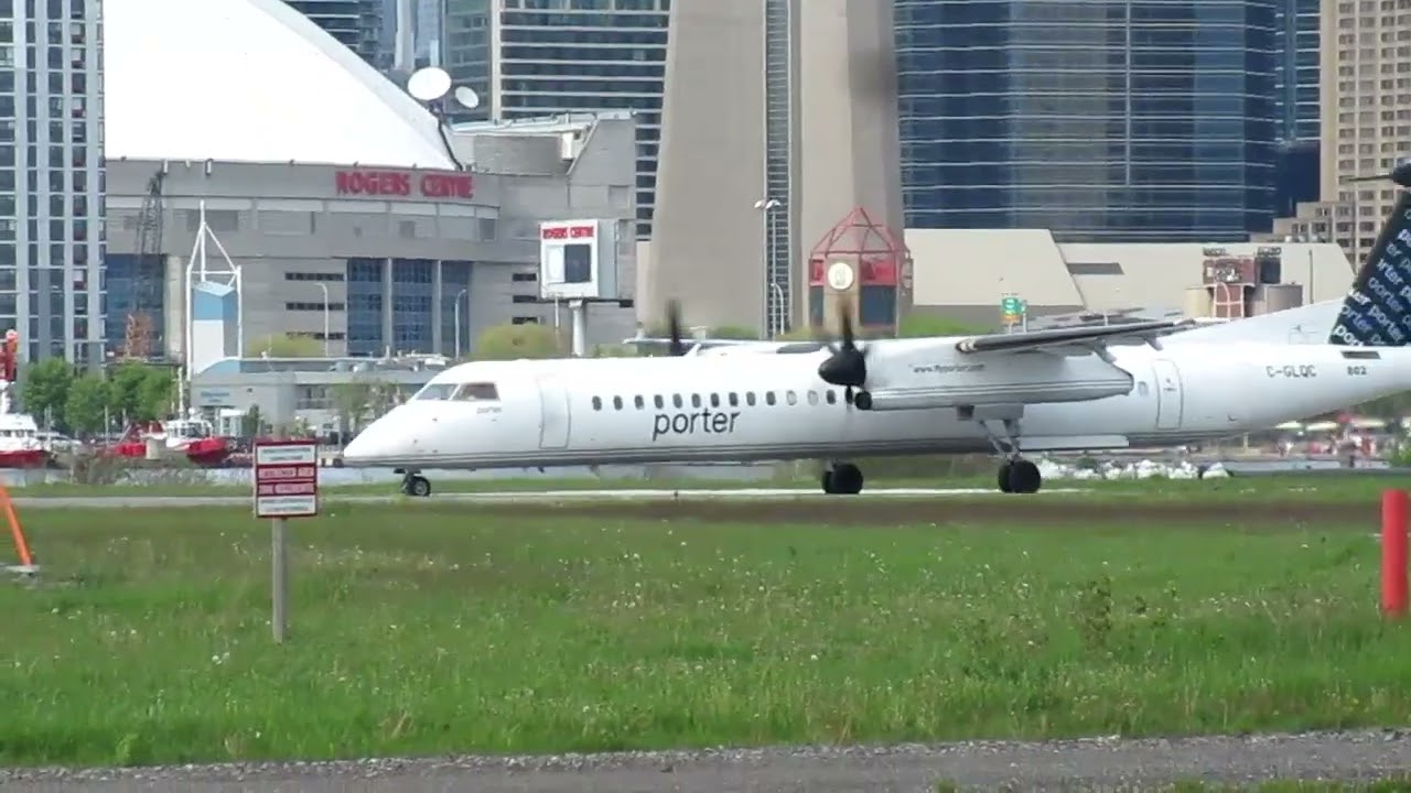 Q400 takeoff from YTZ