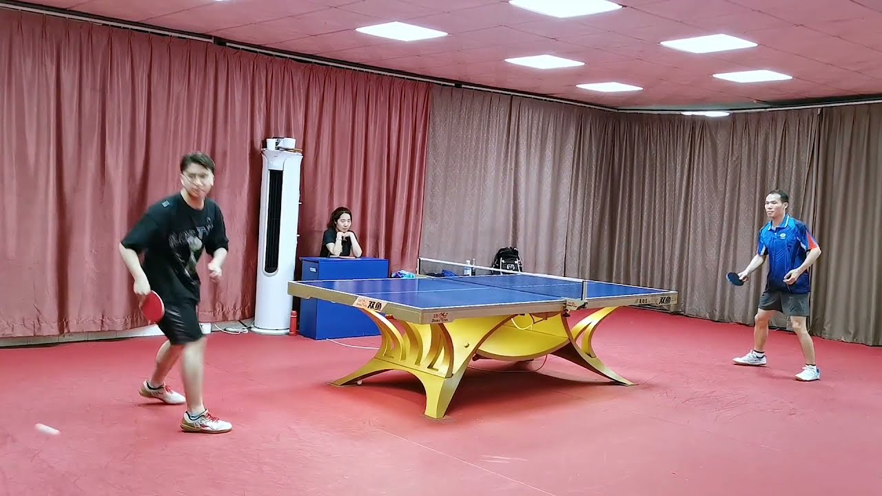 今天又有人上门挑战张教练打乒乓球比赛，她的搭档憋不住终于出手