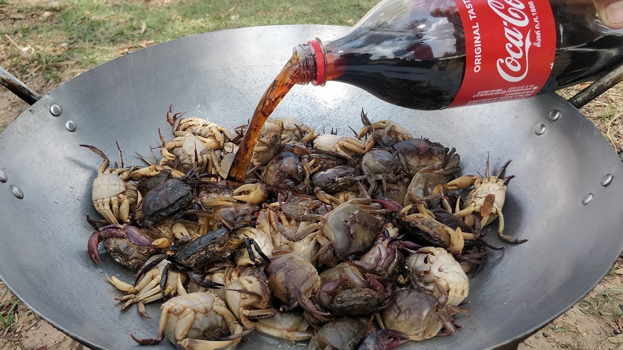 Delicious Fried Crab With Coca Cola / Field Crab Cooking with Coca-Cola