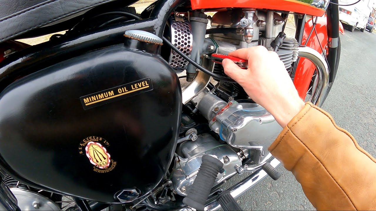 BSA A10 650 Super Rocket - Knott End Bike Meet (Part 2) - Tweaking the Carb