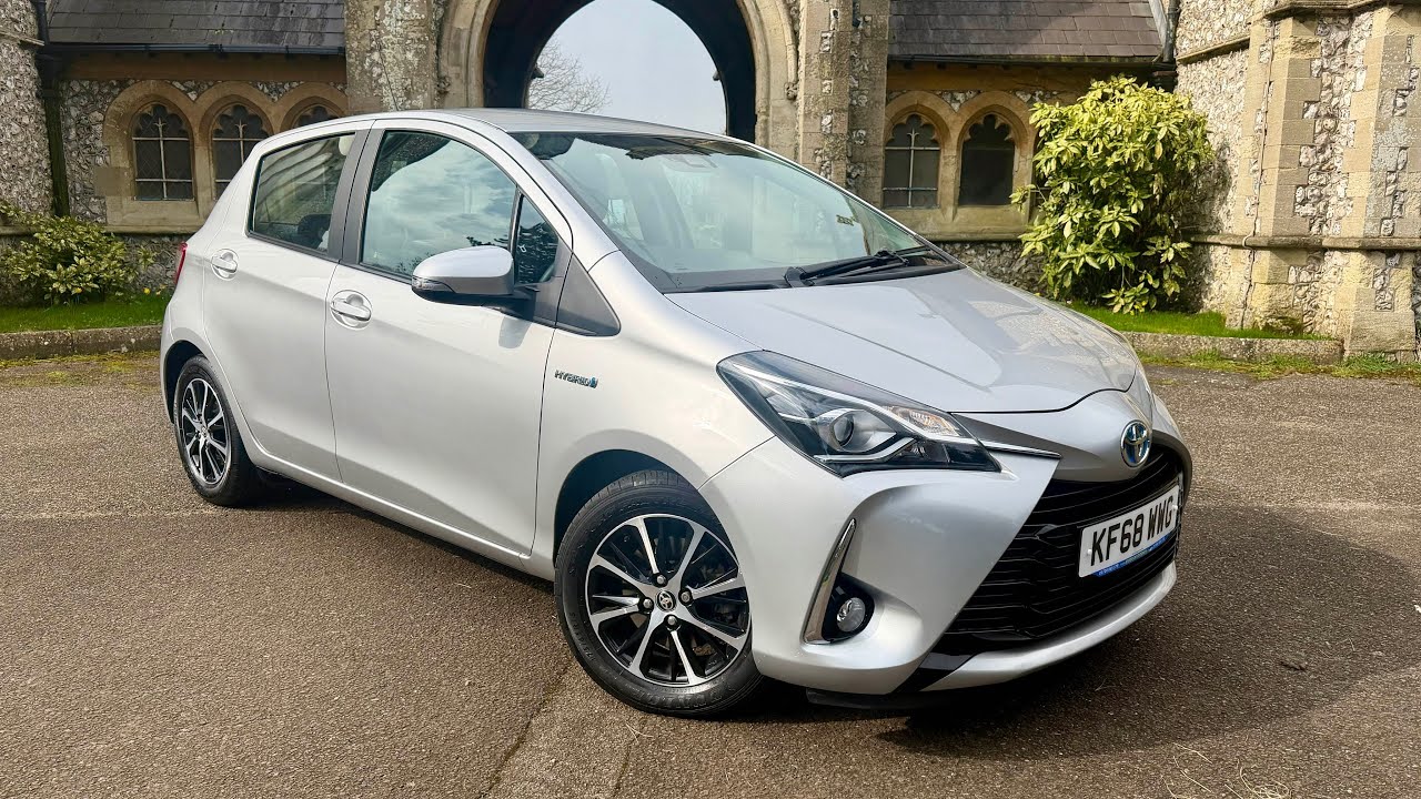 Quality Used 2019 Toyota Yaris 1.5 VVT-h Icon Tech E-CVT petrol hybrid / Browns Autos / Brighton 