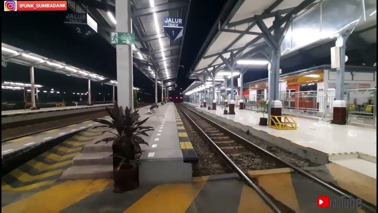 Suasana stasiun Cirebon Prujakan 2022