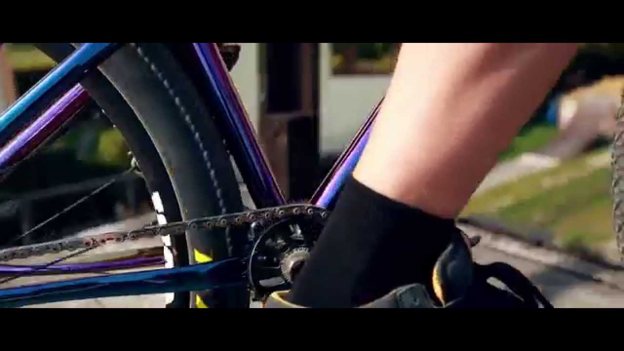 Szymon Godziek bikecheck - Dartmoor Cody in limited petrol finish