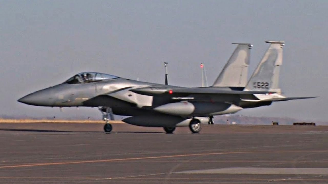 Последний вылет истребителя F-15 Eagle 120-го истребительного крыла Национальной гвардии ВВС Монт...