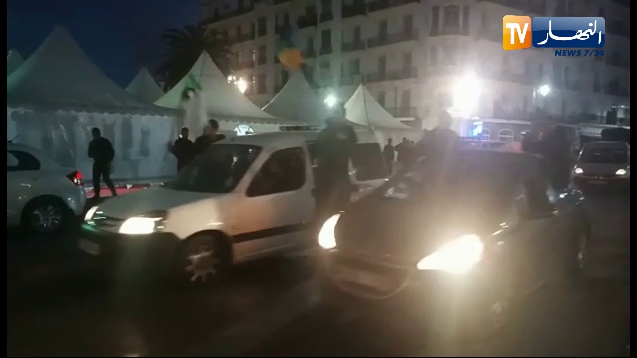 خروج الجزائريين للشوارع إحتفالا بعدم ترشح الرئيس بوتفليقة لعهدة خامسة
