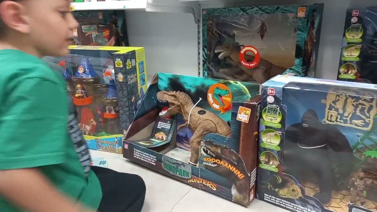 Loja de brinquedos dinossauros, gorila King Kong, t-Rex,  brinquedo para crianças no shopping