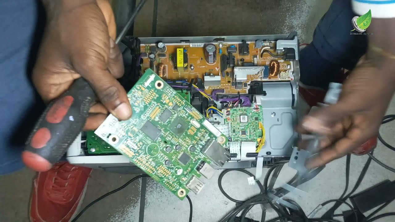 Исправление проблем с полностью черной печатью на принтере HP M402