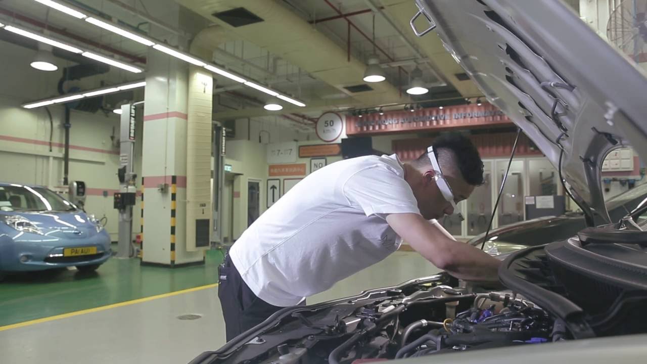 MAD Gaze X5: Car Repair Training Demo with Voice Control and 3D Animations