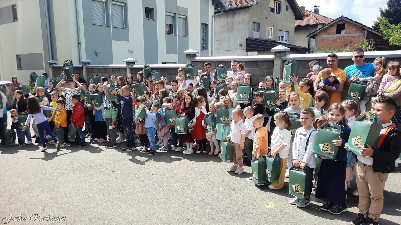 #ŽIVAISTINA#Ratkovljani najmlađe obradovali bajramskim paketićima. #ratkovići