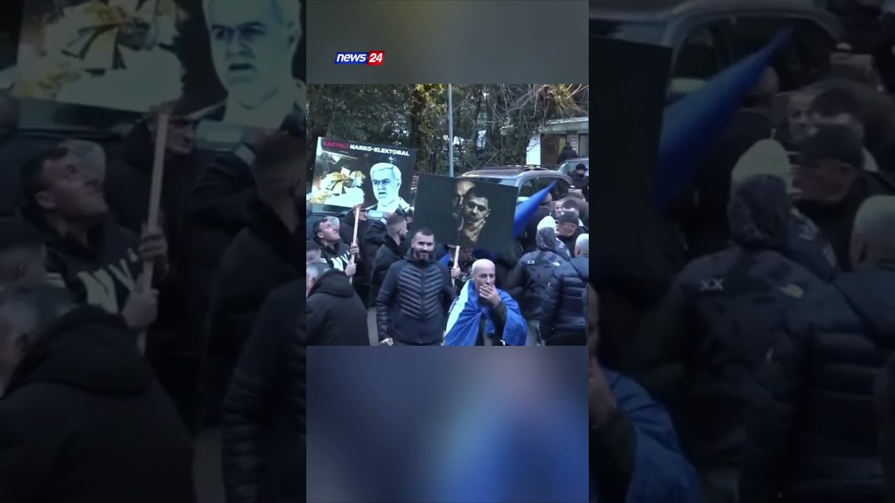 Kreu i PD Sali Berisha mb&euml;rri n&euml; selin&euml; e PD pak minuta para protest&euml;s