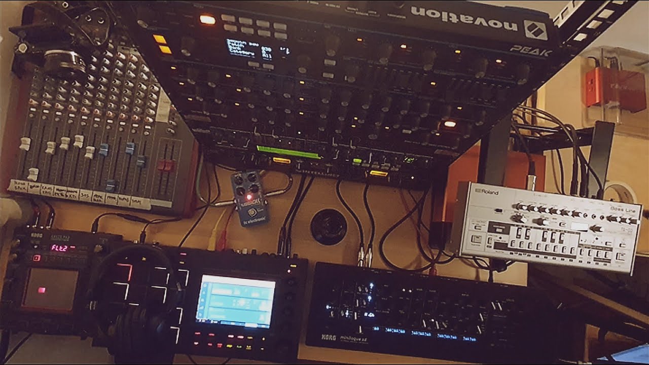 Acid Techno Live Studio Jam - MPC, Tb-03, Minilogue XD and Novation Peak