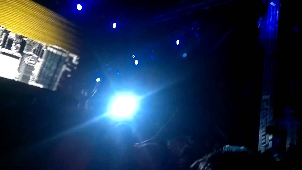 Steve Aoki & Flux Pavilion - Get Me Out Of Here @ Creamfields UK 2013 [HD]