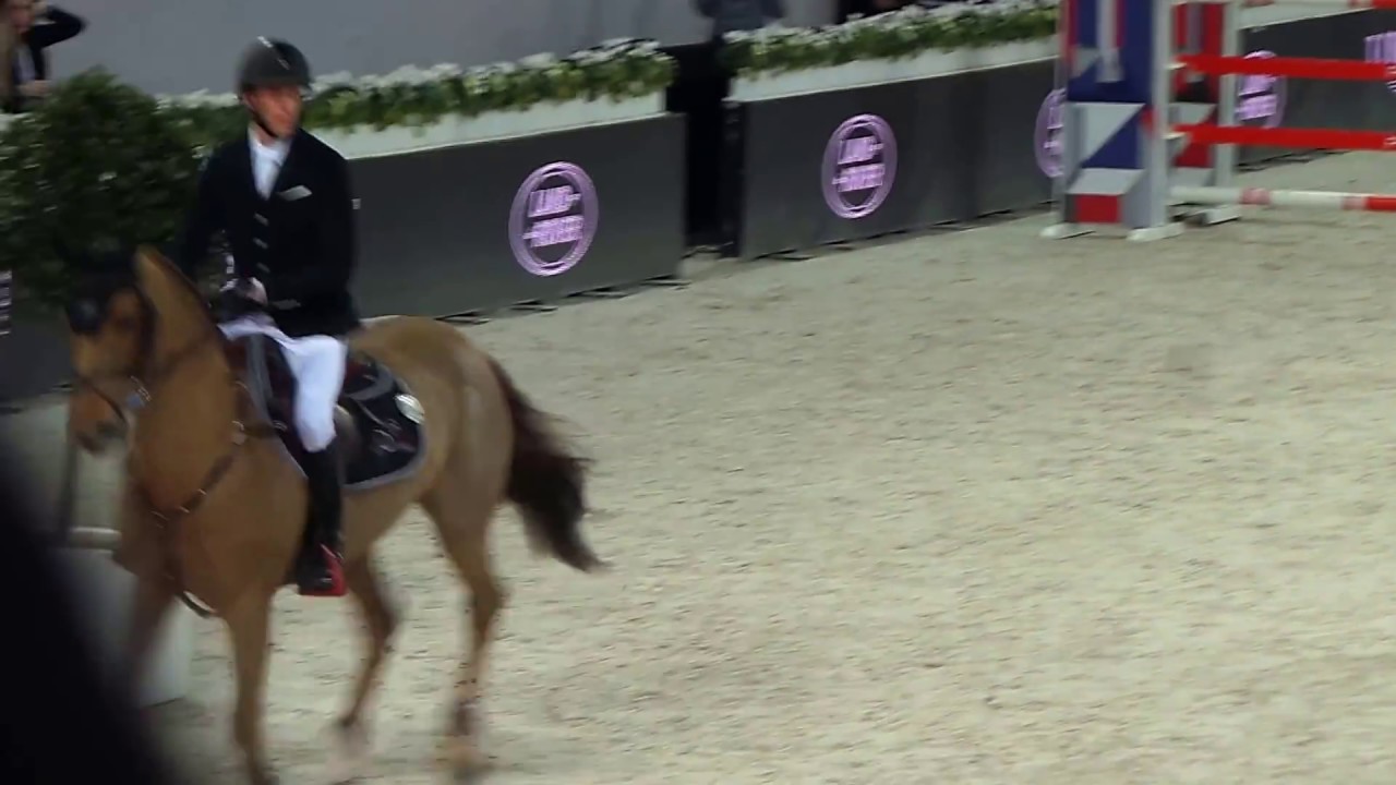 Longines Masters Paris 2016 : Gold Cup CSI 5* Chute Kevin Staut