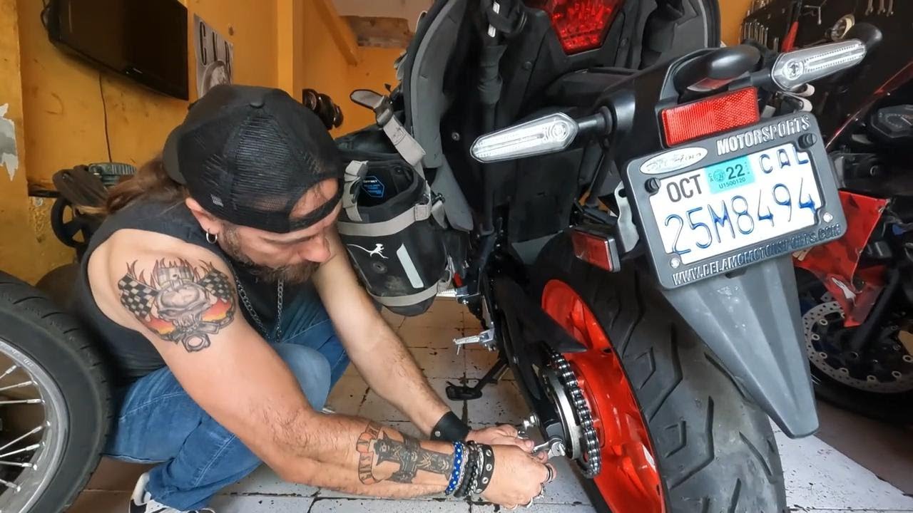 I learned basic motorcycle maintenance from the best mechanic ever in Orizaba, Mexico! -[MEX Ep.139]