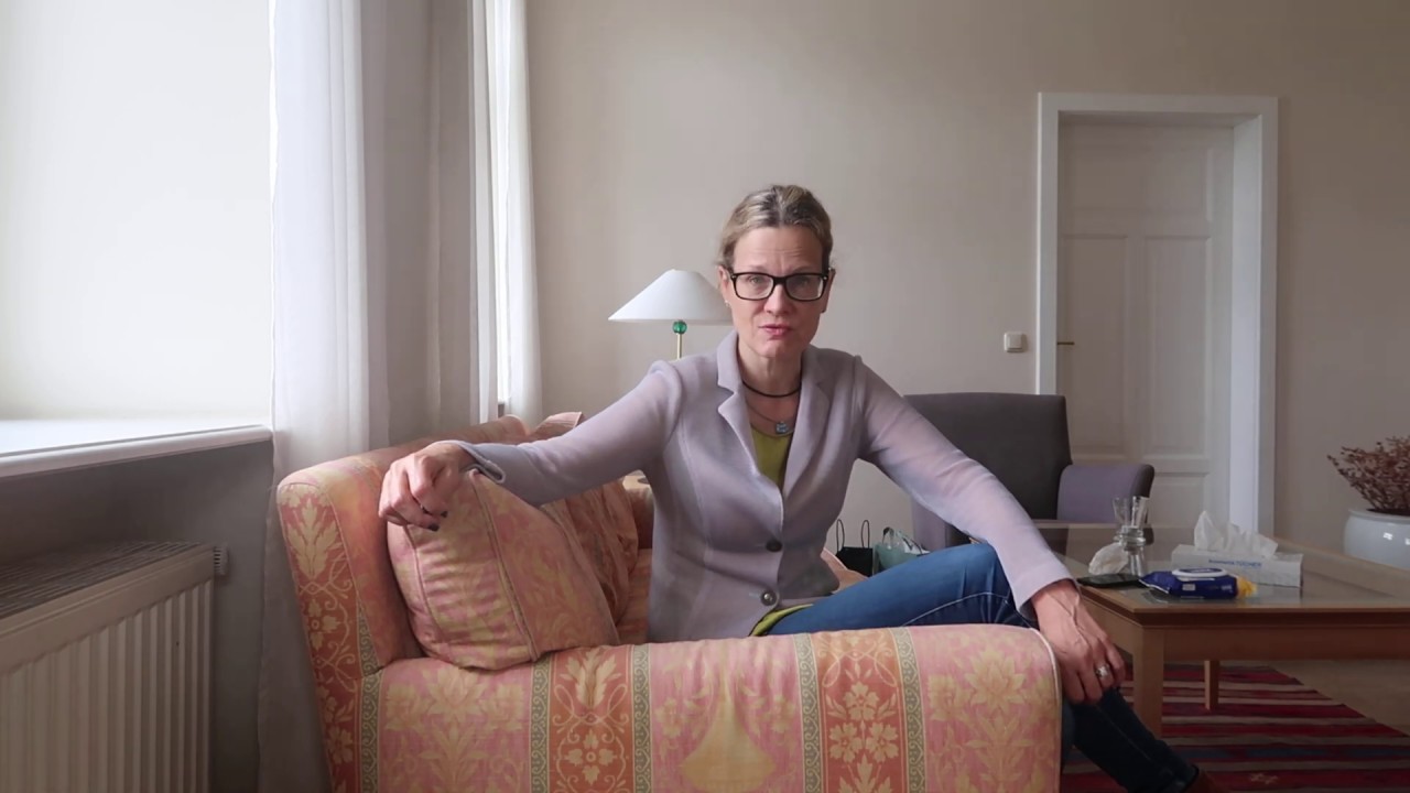 EROTISCHE ANZIEHUNG ZWISCHEN THERAPEUTIN & KLIENTIN | *Wie Weit IST DAS Möglich?* Dr. Monika Wgrolly