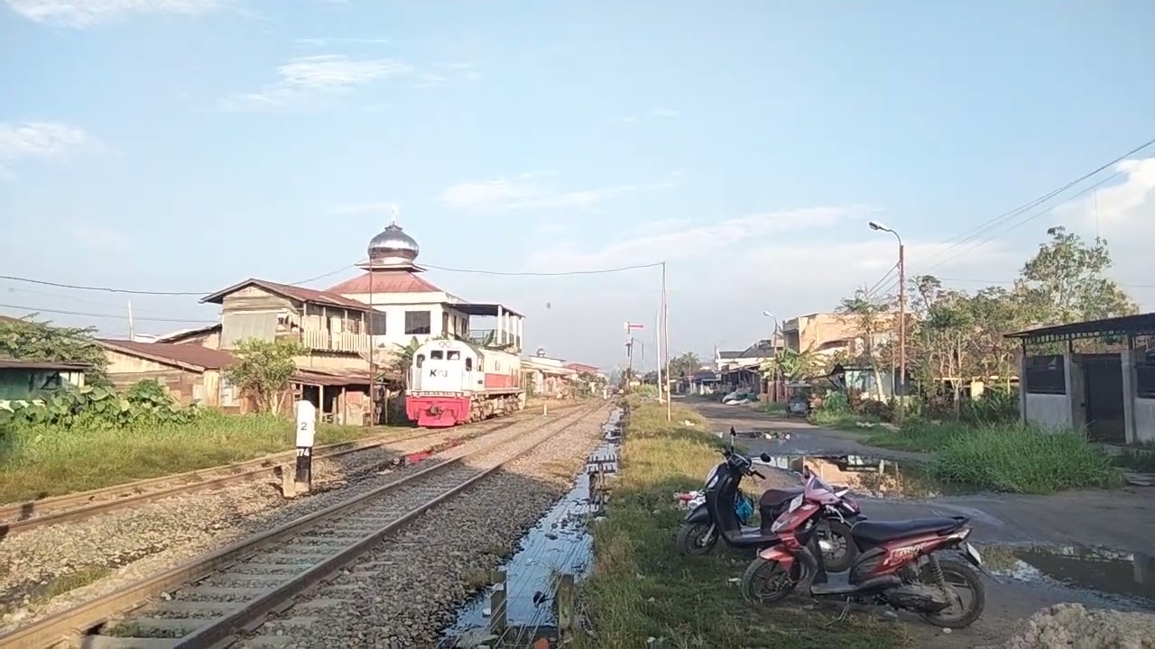 Kedatangan Lokomotif Seruntulan 