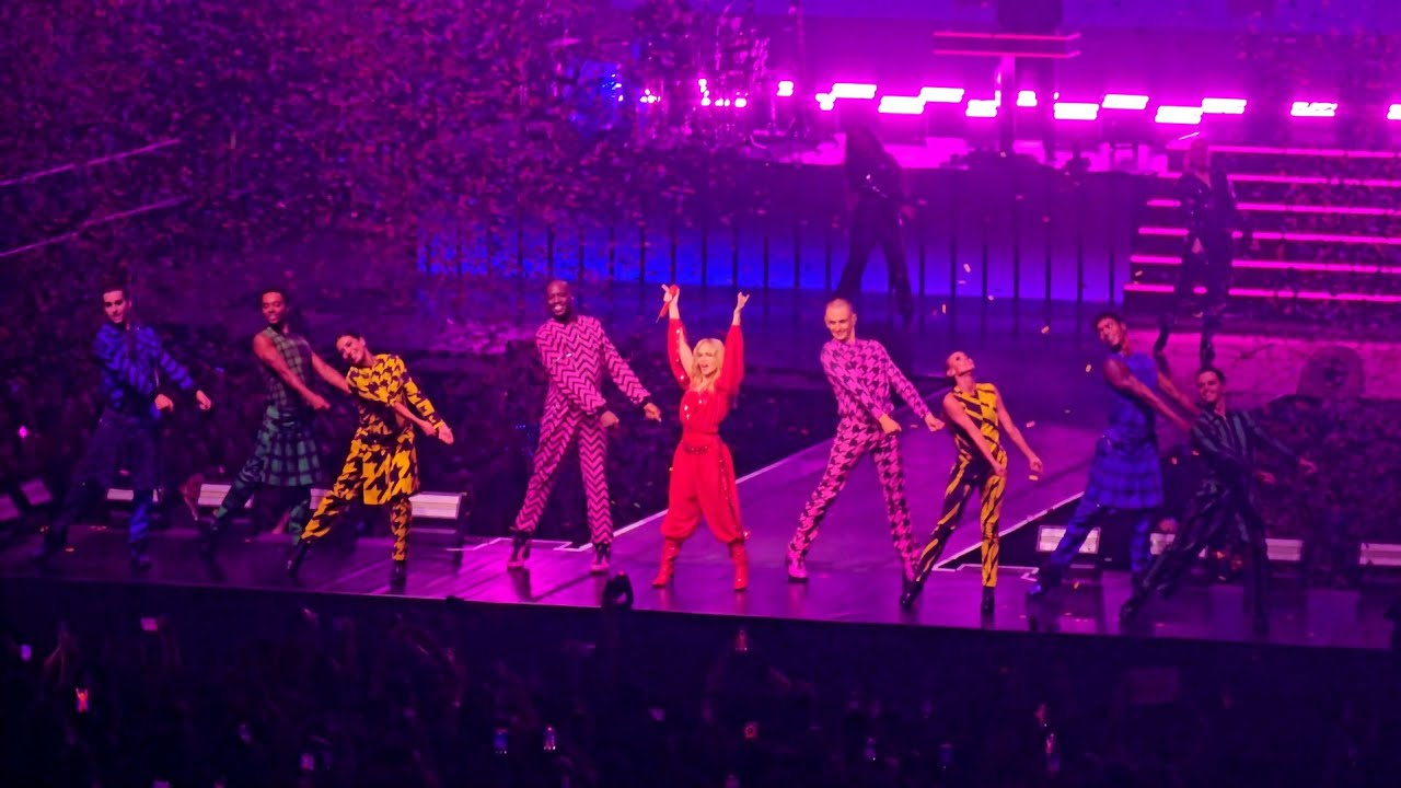 Kylie Minogue - Chile 2025 - Parte 3 -  The Loco-Motion, Hold On to Now...