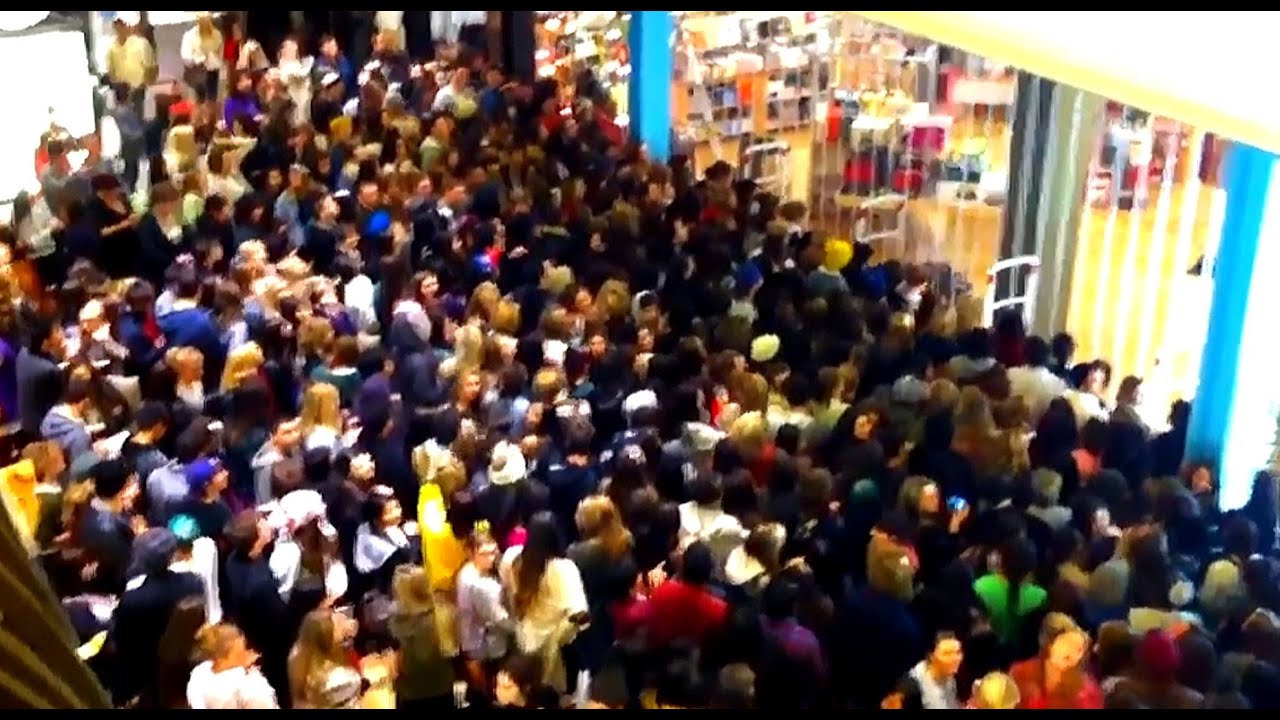Black Friday 2020 Madness - Funny and total chaos clips
