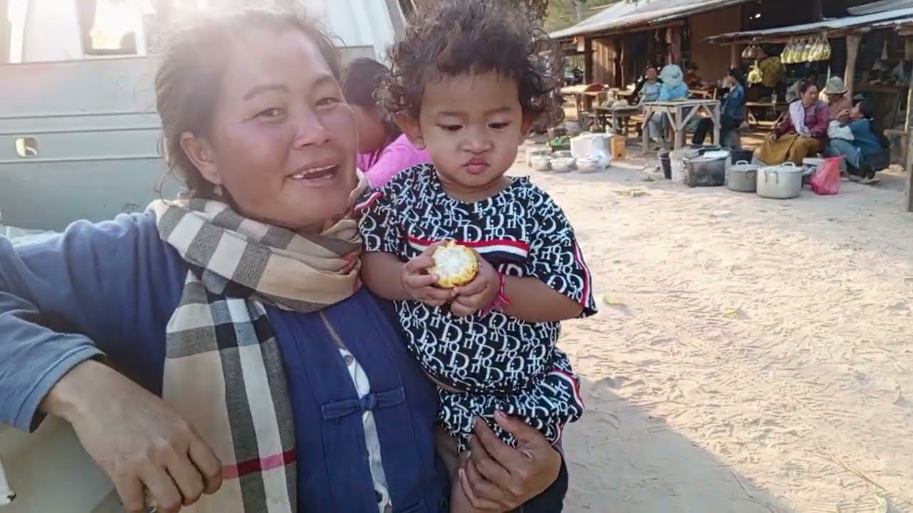 สาวพรพาแม่ป้าไปตะหลาดบ้านนา