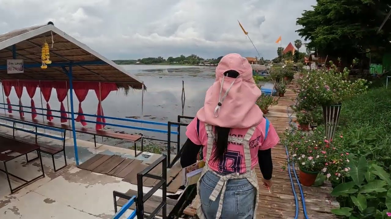 เที่ยวหนองหาร แพ บ้านท่าวัด หนองหาร จังหวัดสกลนคร