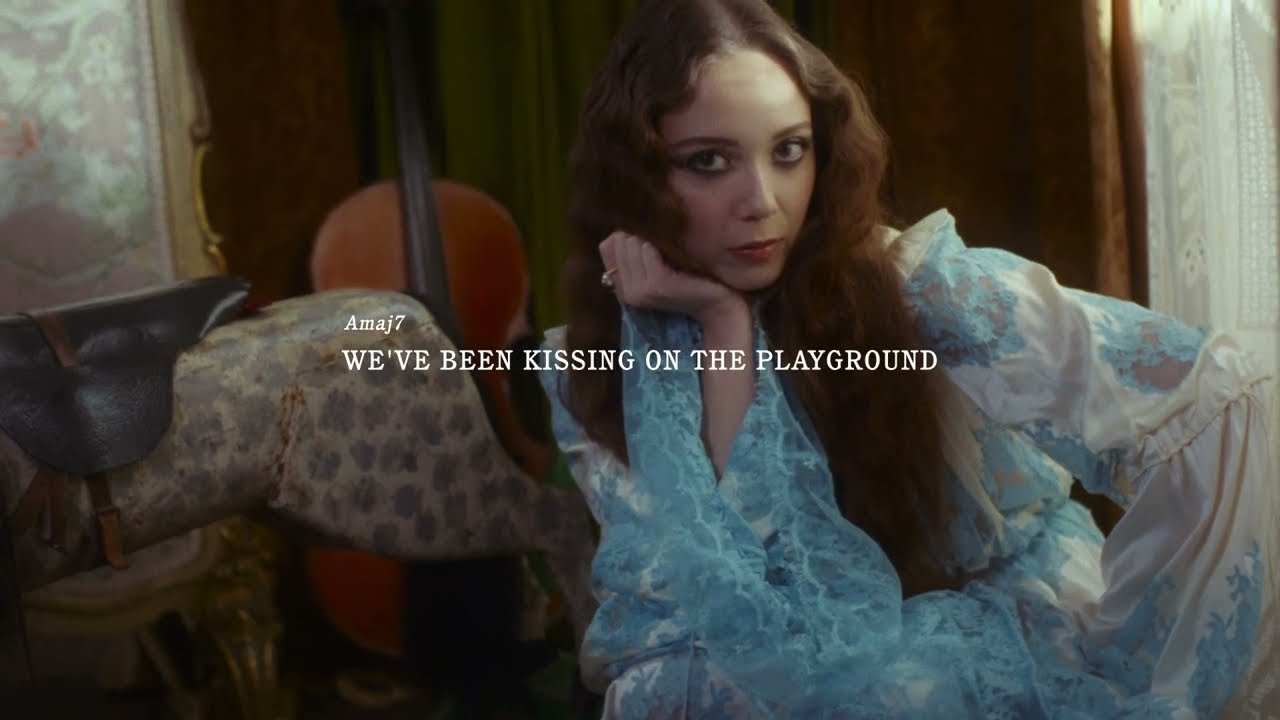 Laufey - Silver Lining (Official Lyric Video With Chords)