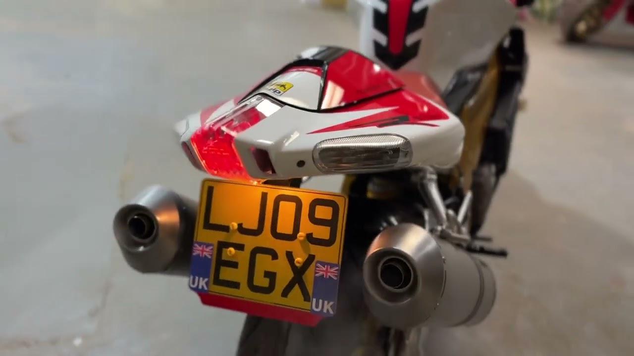 Aprilia Tuono Factory 1000 walk around and sound