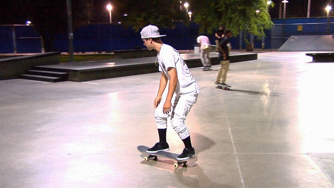 Justin Bieber Skateboarding