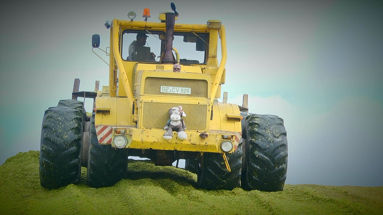 Kirovetz K-700 Part 4 Silage schieben !