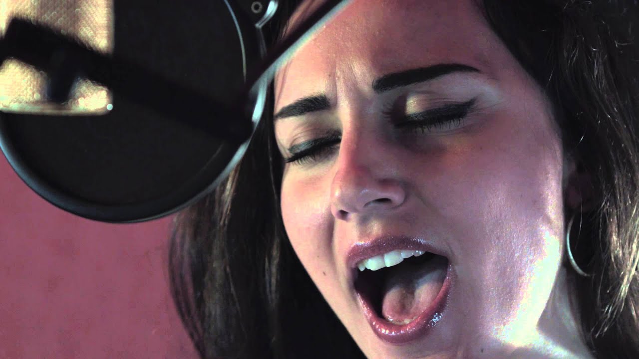 This is a man's world, cover version by LoopIA (Irida Antonis)