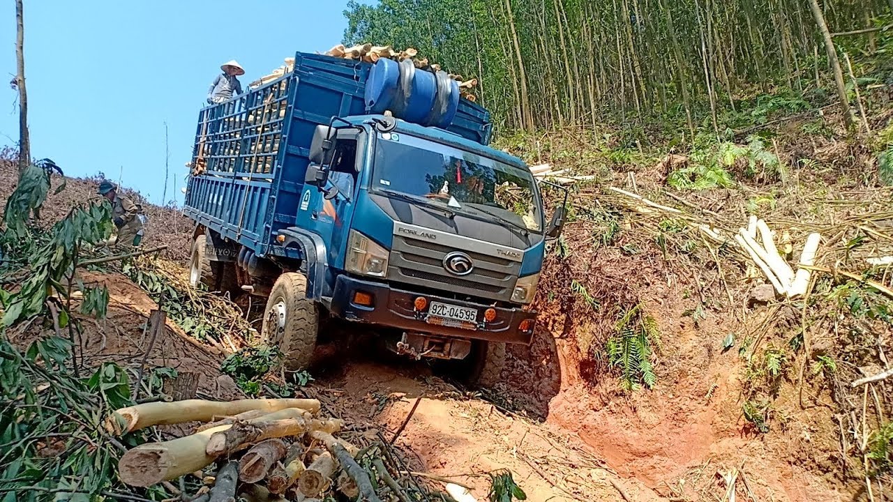 Amazing truck driving skill  | Vietnamese Truck