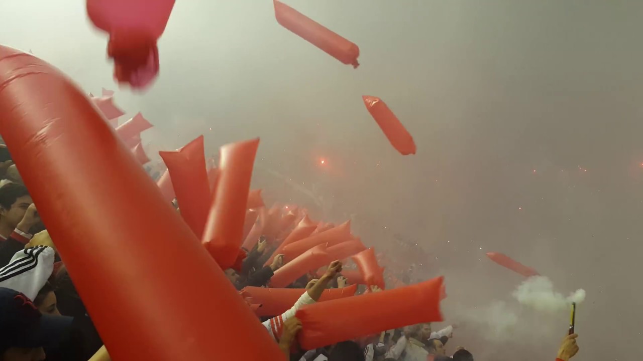 (River en 4K) TREMENDO RECIBIMIENTO - Copa Libertadores 2015 - El Cultiveta (C.A.R.P.)