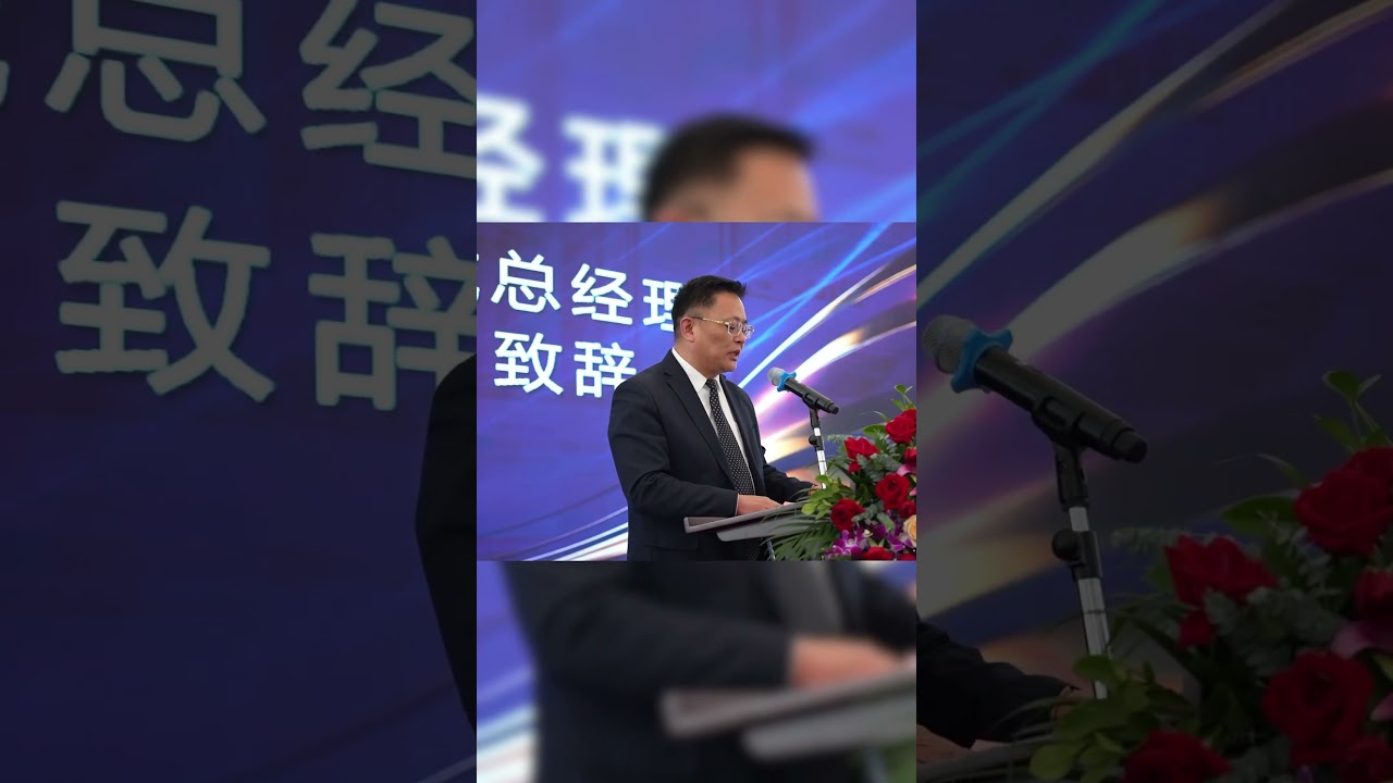 Numerous outstanding merchants are based . It would be appropriate to present them with awards.