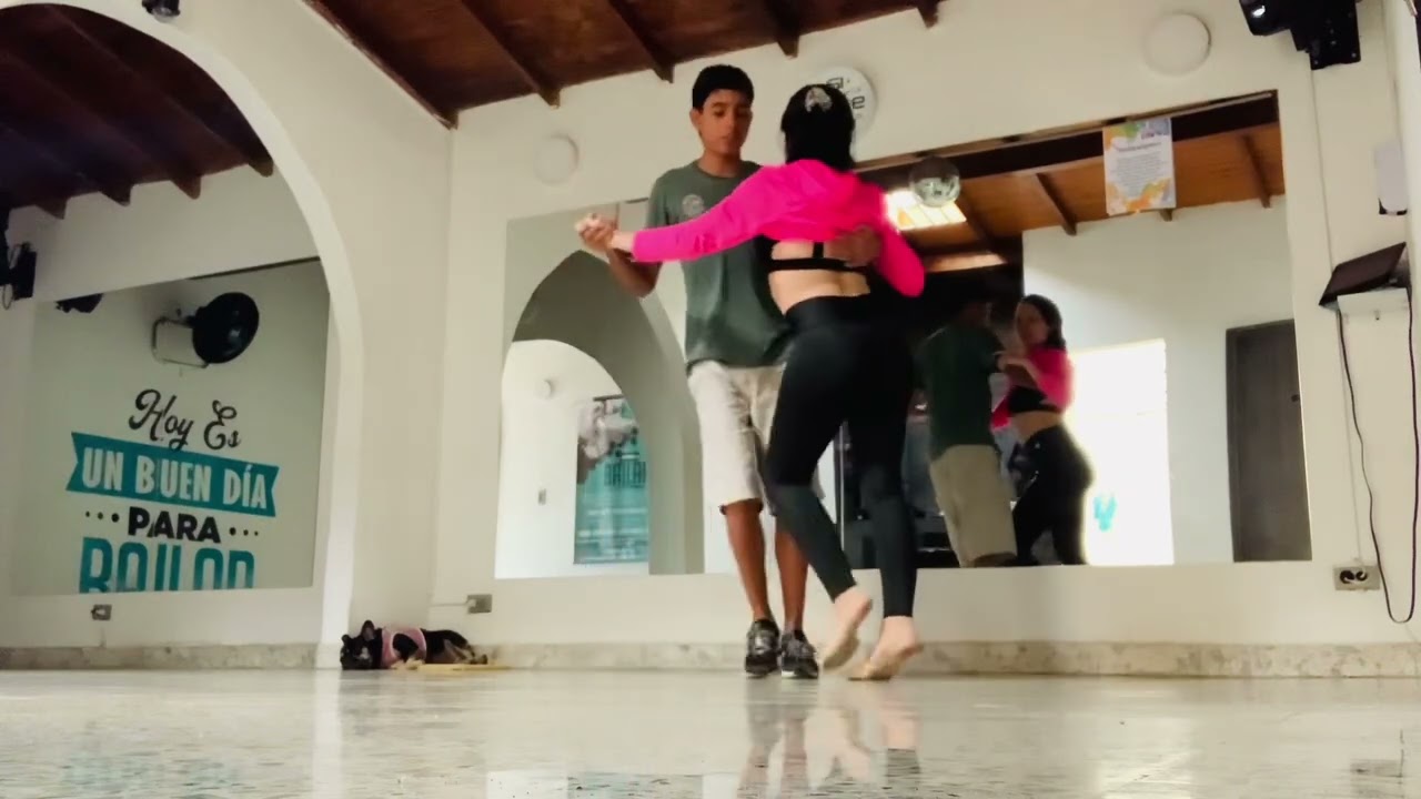 Así bailamos Porro Marcado en Bailando Escuela.
