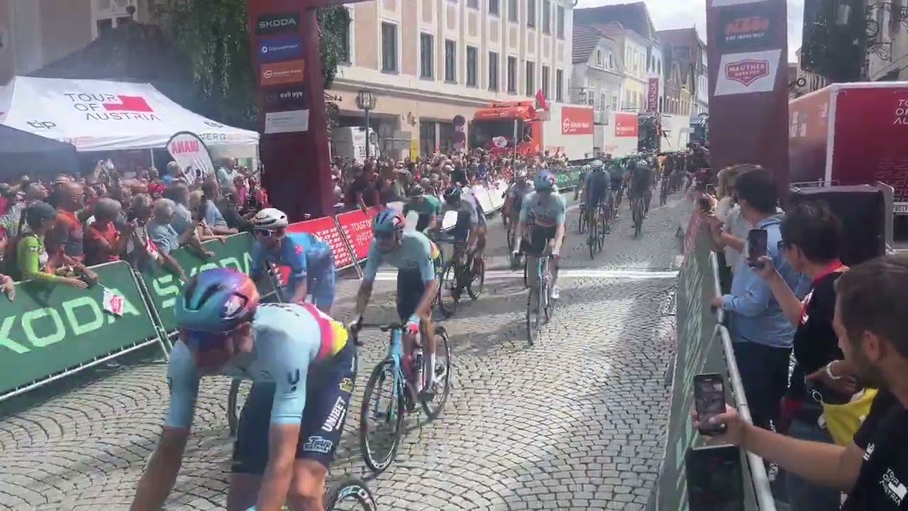Sprint bei der 2. Etappe der Tour of Austria in Steyr