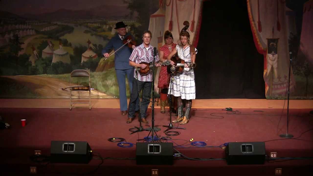 02 Foghorn Stringband 2014-01-18 High On A Hilltop