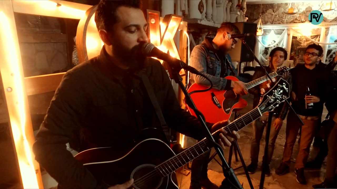 kill Aniston y kar Accidents en vivo en el red garden zac
